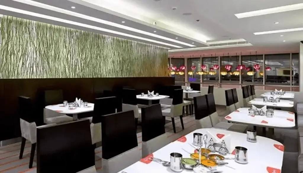 Aryaas – Preparing the giant dosas for you | Best Indian Restaurants in Dubai