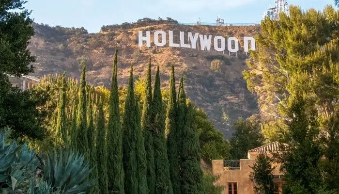 Lake Hollywood Park | Best Things To Do in Los Angeles | unique things to do in Los Angeles | Best Attractions in Los Angeles 
