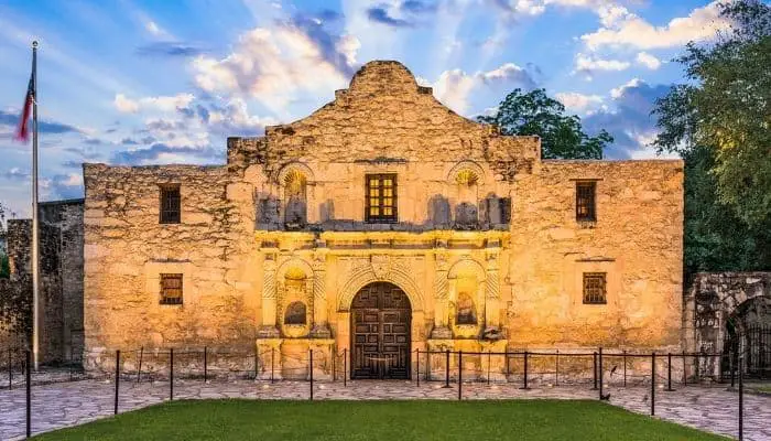 The Alamo | Best things to do in San Antonio | Best Places to Visit in San Antonio | Attractions in San Antonio | San Antonio Greek festival 2021 | things to do in San Antonio for adults | Unique things to do in San Antonio | River walk
