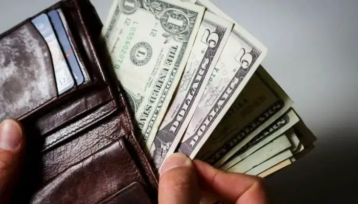 How to Carry Cash SAFELY While Traveling! 💵 ✈️